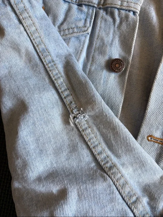 VTG RARE 90s Levi's Light Wash Denim Jacket With Aztec Knit Sleeves Size M - Picture 12 of 13
